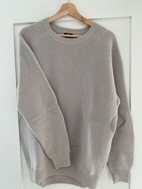 Uniqlo Men's Crewneck Sweater in Light Gray
